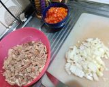 Foto del paso 2 de la receta: Canastitas de pollo y queso (con carcaza de pollo)