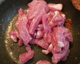 รูปขั้นตอนการทำที่ 1 ของ สันคอหมูผัดพริกแกงโหระพาถั่วพู low carb ไม่ใส่กะทิ