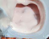 صورة لخطوة 3 من وصفة ميلك شيك الفراولة 🍓 Strawberry Milkshake