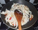 Foto langkah ke 4 dari resep Tumis Jamur Tiram Pedas.