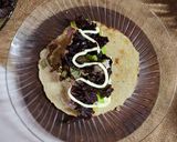 Foto del paso 4 de la receta: 🌮🍗🌯 Fajitas de pollo con palta, cebolla morada, lechuga, queso y mayonesa de pepinillo 🌯🍗🌮