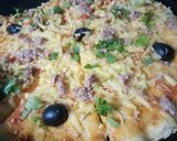 صورة لخطوة 3 من وصفة بيتزا بالجبن والتونة🤤😋
