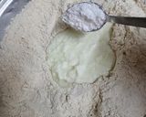 A picture of step 2 of No Yeast Pizza (Party style).