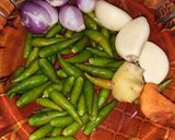 Foto langkah ke 1 dari resep Ayam Cabe Ijo.