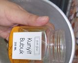 Foto langkah ke 3 dari resep Ayam Suwir Bumbu Kuning Iris dan Bubuk.