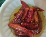 A picture of step 2 of Garlic chutney.