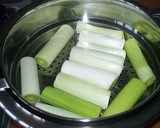 Foto del paso 1 de la receta: Puerros en vinagreta