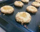 Foto langkah ke 4 dari resep Cheese thumbprint cookies.