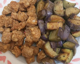 Foto langkah ke 1 dari resep Oseng Terung Tempe Pedas Manis.
