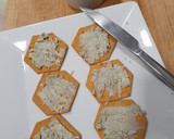 Foto del paso 1 de la receta: Canapés de queso azul stilton y aguacate