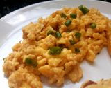 รูปขั้นตอนการทำที่ 3 ของ Miso Butter Scrambled Eggs ไข่คนเนยมิโซะ