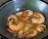 Foto langkah ke 3 dari resep Udang goreng kecap sederhana ala mom afnan.