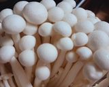 Hình bước làm 2 của món Canh khoai tây tôm thịt nấu nấm