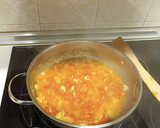 Foto del paso 2 de la receta: Calamarcitos con tomate