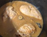 Une image de l'étape 3 de Suprêmes de poulet sauce champignons.