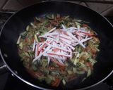 Foto del paso 2 de la receta Spaguetis con verdura, atún y palitos de cangrejo