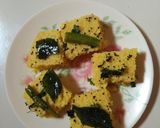 A picture of step 4 of Khaman Dhokla.
