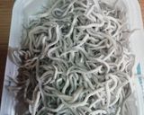 Foto del paso 1 de la receta: Gulas al ajillo con trompetas de los muertos 🍄🍄