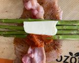 Foto del paso 3 de la receta: Espárragos con queso envueltos en pollo