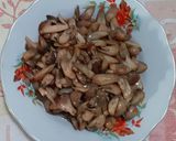 Foto langkah ke 3 dari resep Goreng Jamur Merang / Supa BS.