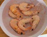 Foto del paso 1 de la receta: Sándwich Trikini de Salmón ahumado y Langostinos