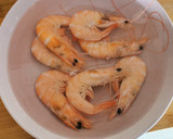 Foto del paso 1 de la receta: Sándwich Trikini de Salmón ahumado y Langostinos