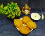 A picture of step 4 of Rajgira Ki Poori.