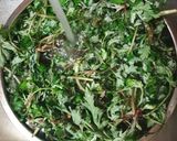 Hình bước làm 1 của món Gà tần lá ngải hải phòng