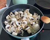 Foto del paso 2 de la receta: Spaghettis con pollo y champiñones en salsa cremosa