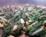 Foto del paso 2 de la receta: Pasta con salsa de acelgas