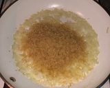 Foto del paso 1 de la receta: Arroz amarillo con mariscos
