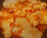 Foto del passaggio 4 della ricetta Pollo con ciliegini e scaglie