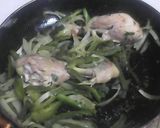 Foto del paso 5 de la receta: Pollo salteado con ensalada de papas con pollo