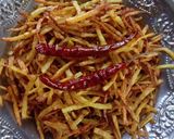 ঝুরি আলু ভাজা(jhuri aloo bhaja recipe in Bengali) রেসিপি ধাপ - 4 ছবি