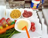 A picture of step 1 of Macaroni in beef.
