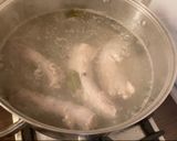 Pulykanyak húsleves eperlevél tésztával recept fázis 1 fotója