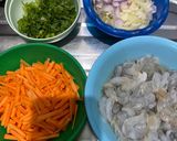 Foto langkah ke 1 dari resep Tumis Udang Saori Saos Tiram.