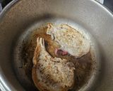 Foto del paso 1 de la receta Chuletas de cerdo en salsa con patatas