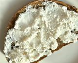 Hình bước làm 3 của món Bánh Mì Quét Phô Mai Ricotta Rong Nho