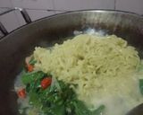 Foto langkah ke 4 dari resep 138. Mie nyemek kuah pedas.