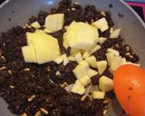 Foto del paso 2 de la receta: Empanadillas de morcilla de arroz y manzana