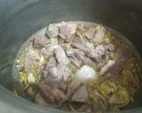 A picture of step 2 of Lahori pulao.