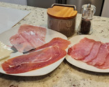 Foto del paso 1 de la receta: Rollitos de lomo a los dos jamones en salsa de setas
