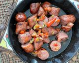 Foto del paso 1 de la receta: Chorizo picante con salsa criolla
