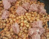 Foto del paso 4 de la receta: Garbanzos al sofrito con carne de res enlatada