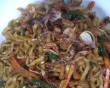 Foto langkah ke 6 dari resep Mie Goreng Jawa.
