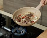 Foto langkah ke 4 dari resep Sapi Saus Lada Hitam / Black Pepper Beef Devina Hermawan.