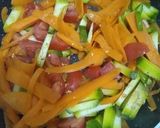 Foto del paso 2 de la receta: Fideos con tomate y otras verduras