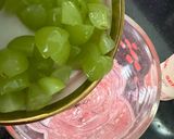 Foto langkah ke 2 dari resep Grape Yakult Squash ala Mama Asi / yLoVeA.