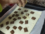 Coca de mollitas con chocolate